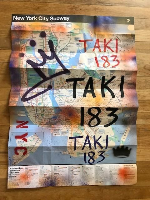 TAKI 183 alla Ischia Street Art con le mappe della metropolitana di New York