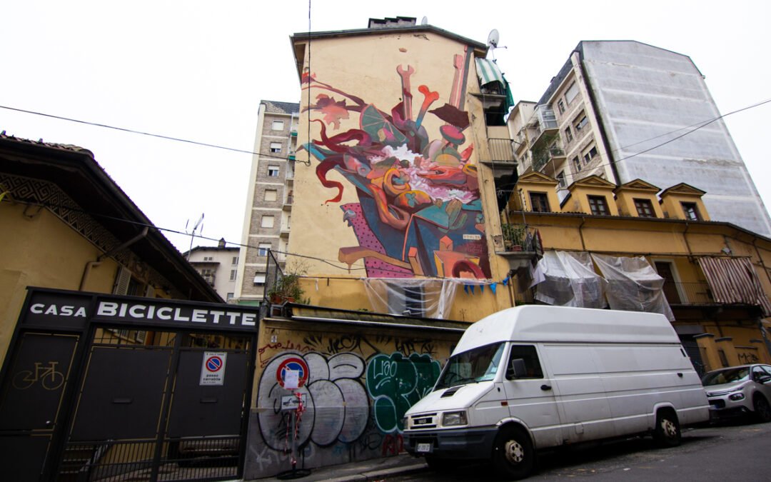 Il murale del duo Howler al Balon di Torino per Club Palazzo