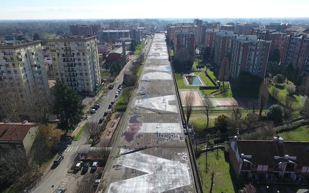 Mister Caos realizza la poesia di strada più grande al mondo nella sua San Donato Milanese