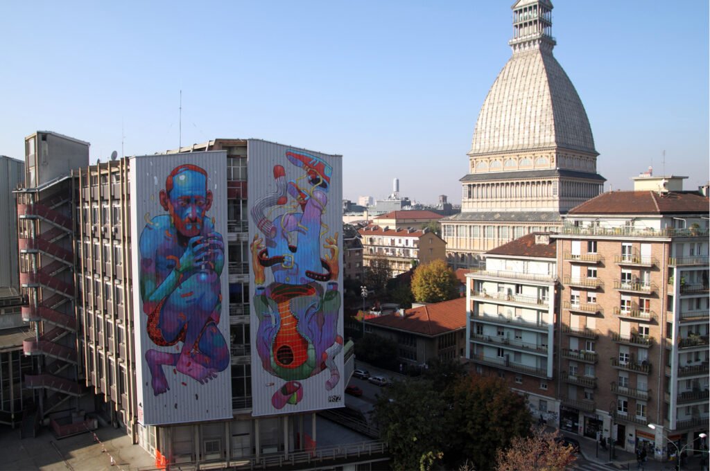 Muri di Aryz per il Picturin e la Mole Antonelliana sullo sfondo