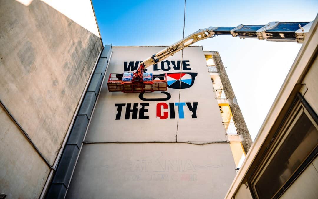 Un palazzo con gli occhiali al Villaggio Sant’Agata a Catania